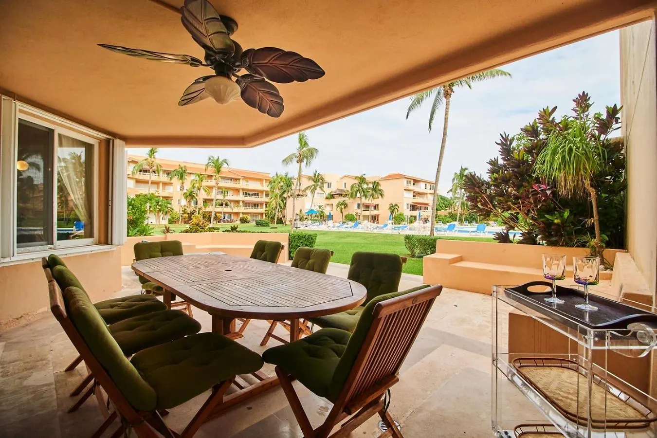 Beachfront Appt W/Amazing Pool In Puerto Aventuras